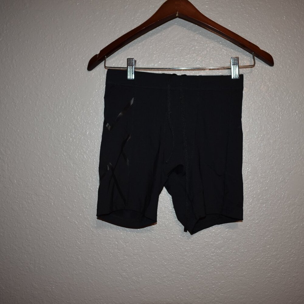 2XU Mens Undershorts Medium  EUC  Clean pet/smoke-free home